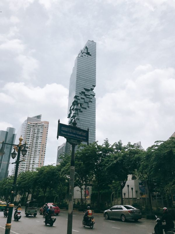 タイ・バンコク「〜バンコク〜象使いのおじさん日本の古めギャグ披露しがち🇹🇭」の写真:まじテトリス(?)