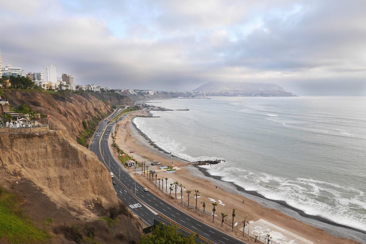 ペルーの首都、リマ。
灰色の街と言われるリマは、冬場はずっと低い雲が立ち込...