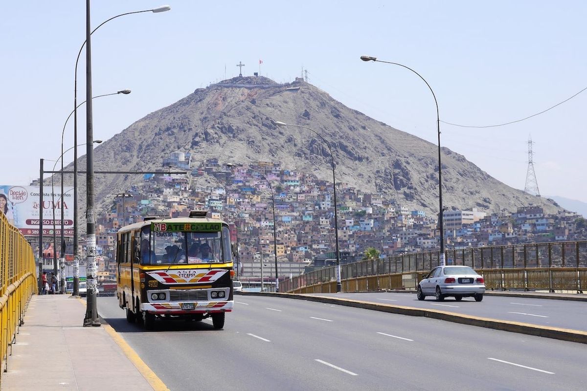 ペルーの首都、リマ。
灰色の街と言われるリマは、冬場はずっと低い雲が立ち込...