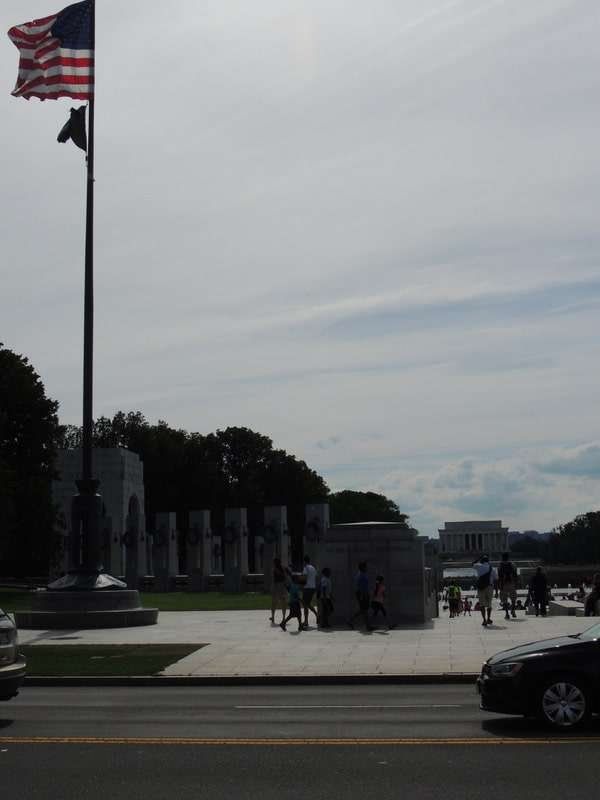 アメリカ(米国)・ワシントンD.C.「2014年 ワシントンD.C.と川を渡ってバージニア州」の写真：第二次世界大戦記念碑