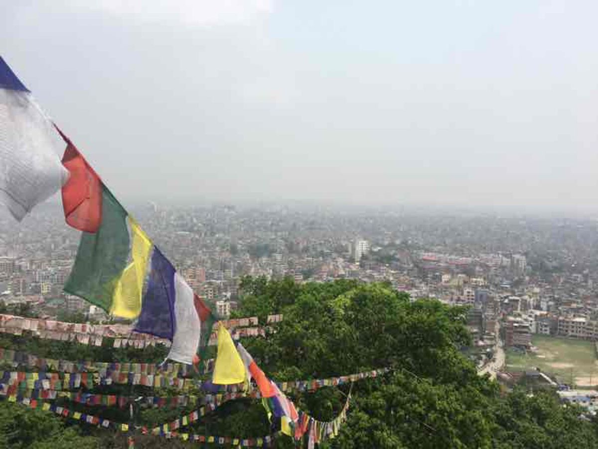 カトマンズ中心から少し離れた丘にある、ネパール最古の仏教寺院スワヤンブナー...