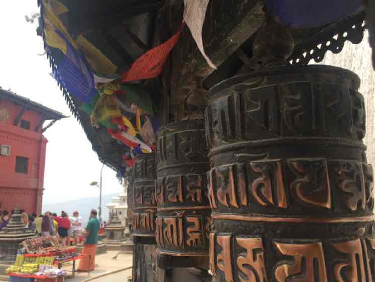 カトマンズ中心から少し離れた丘にある、ネパール最古の仏教寺院スワヤンブナー...