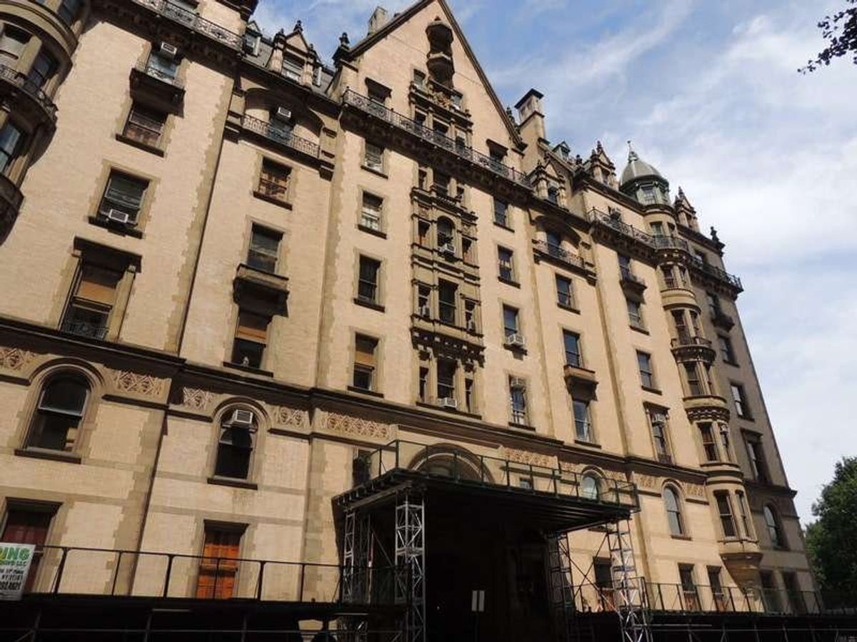 ダコタ・ハウス
ジョン・レノンが住んでいて、撃たれた入り口。