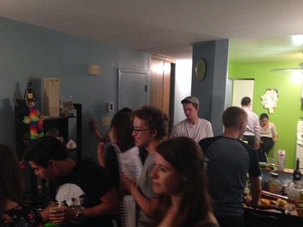 カナダ・モントリオール「2014年 カナダ　33番モントリオール　ケッベック州ではいつまで独立論争が続くのか。」の写真：今回のカウチサーフィンのホストの友人の誕...