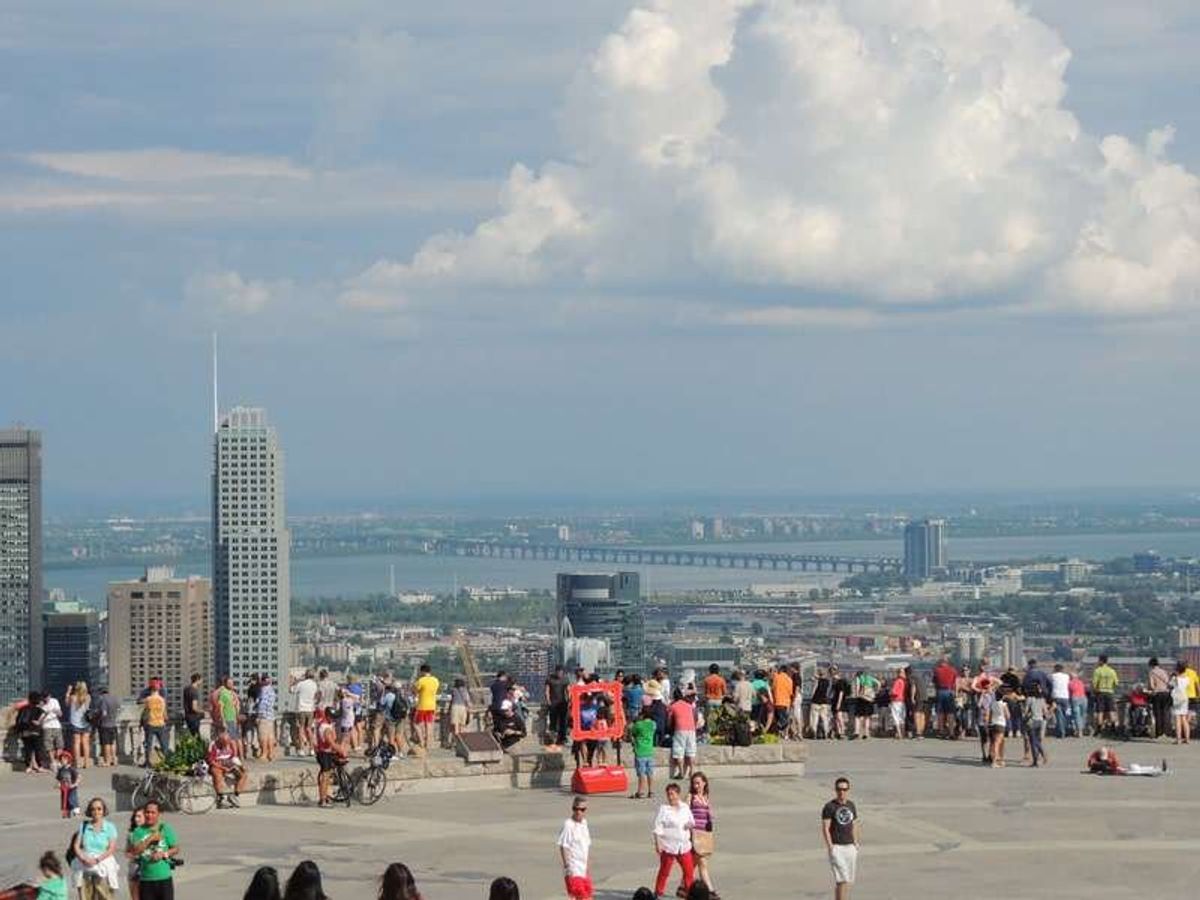 モン・ロワイヤル公園をハイキングします。
モン・ロワイヤル＝Mont-Ro...
