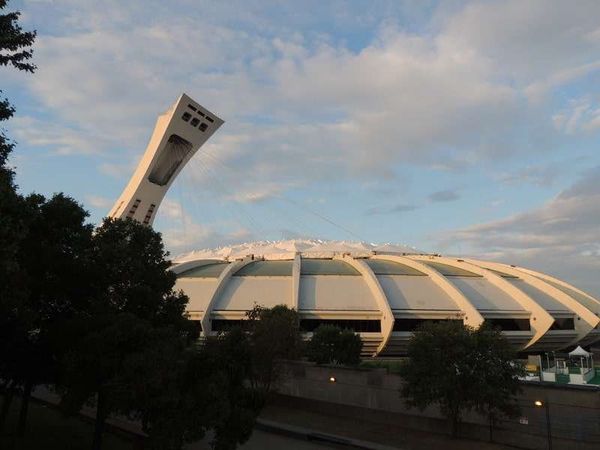 カナダ・モントリオール「2014年 カナダ　33番モントリオール　ケッベック州ではいつまで独立論争が続くのか。」の写真：1976年モントリオールオリンピック跡地...