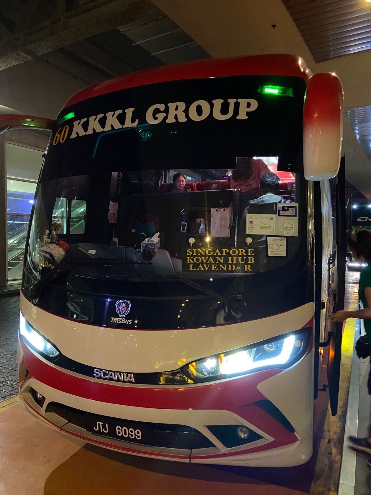 クワラルンプールからはバスでシンガポールへ向かいます‼︎
意外と乗り心地が...