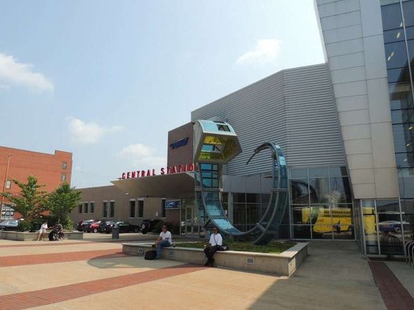 アメリカ(米国)・ミシガン「2014年 ミシガン州　グランドラピッズ　衰退する街から住みたい街へ」の写真：CanadaのTorontより夜行Busで到着