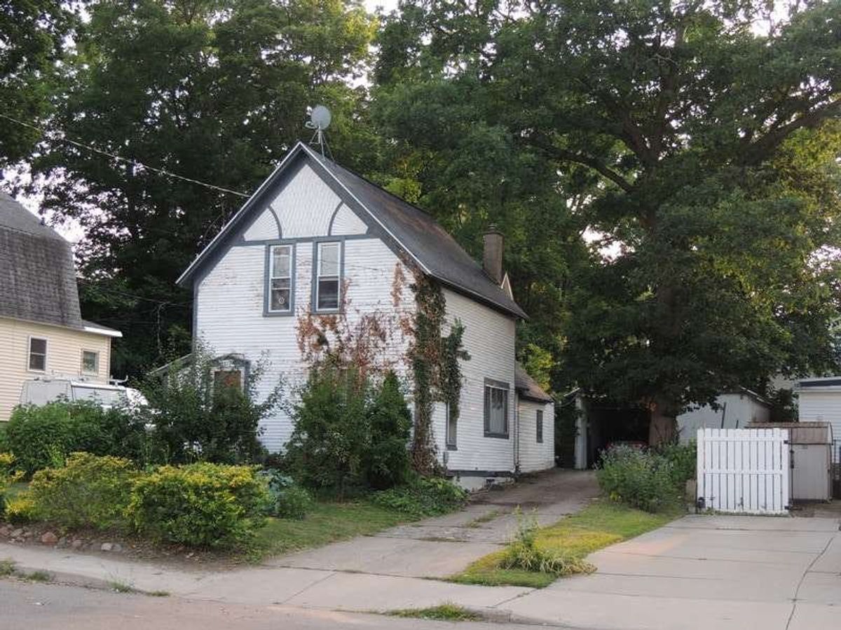 カウチサーフィンのホストLauraの家。
築120年！
「まだ立ってる」
...