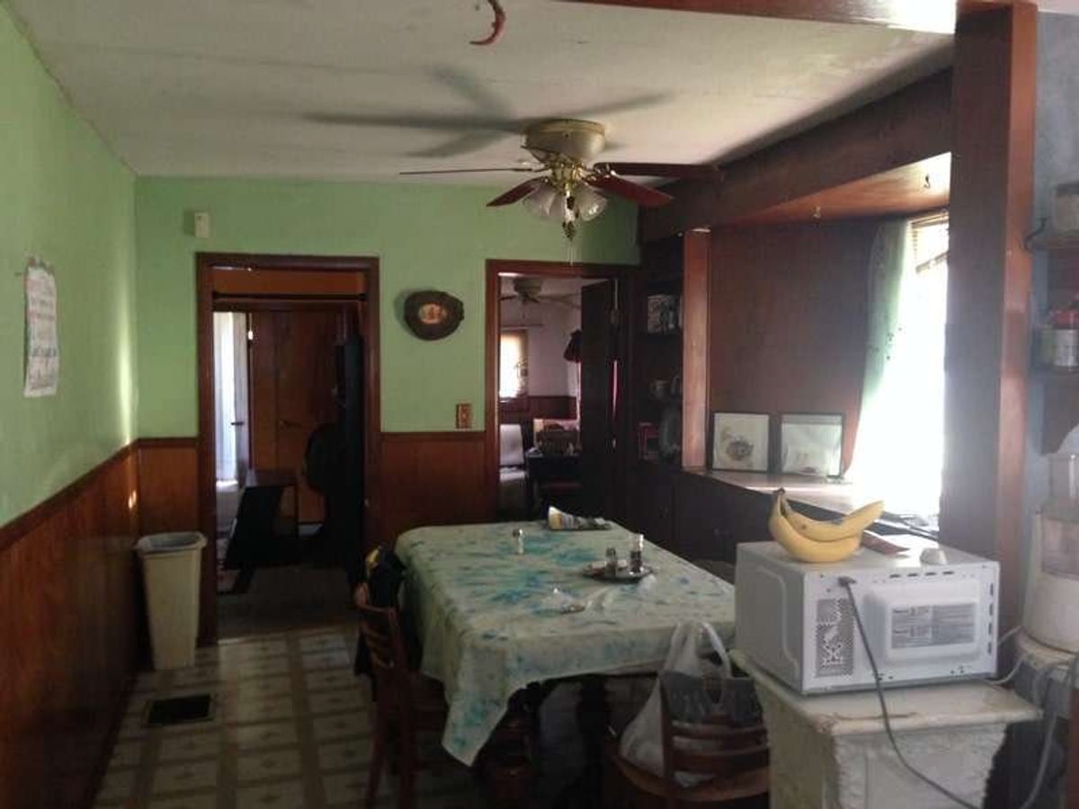 カウチサーフィンのホストLauraの家。
築120年！
「まだ立ってる」
...