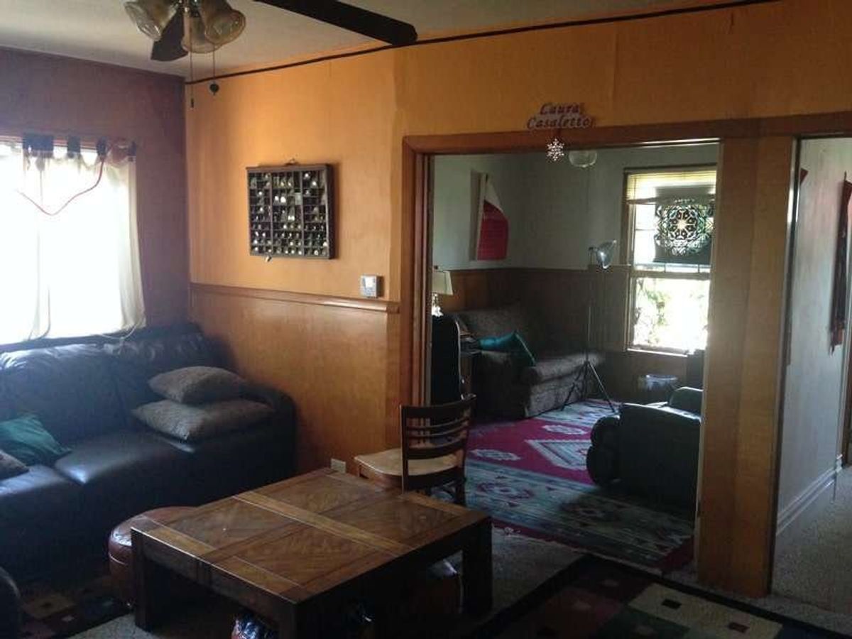 カウチサーフィンのホストLauraの家。
築120年！
「まだ立ってる」
...