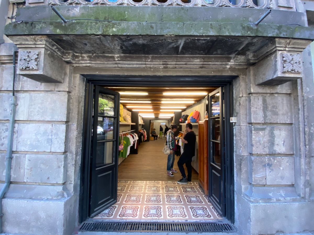 ローマ北エリアをウロウロしてるときに見つけたお店、Destructible...