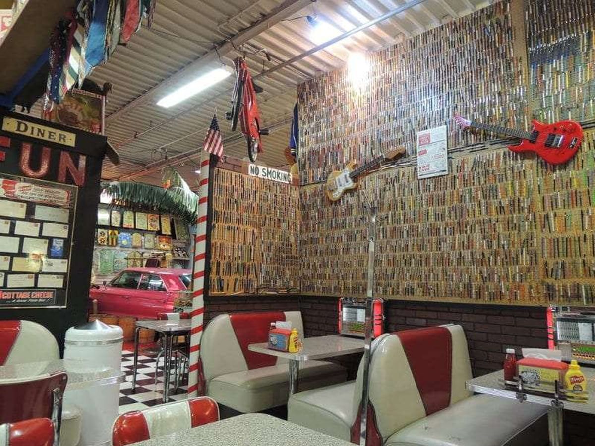 フェアモント・アンティークス&マーカンタイル(Fairmont Antiq...