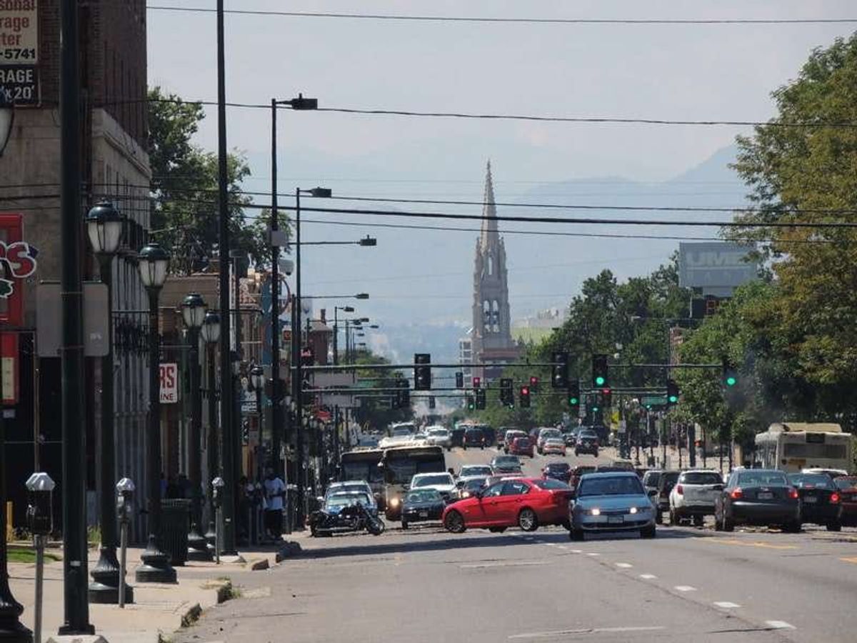 Couch Surfing ホスト Amenが住むアパート。
Amenの部...