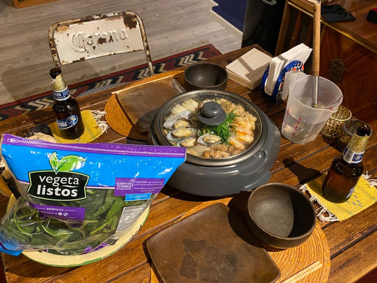 今日もレストランは根こそぎ閉まってるのでParque Deltaのスーパー...