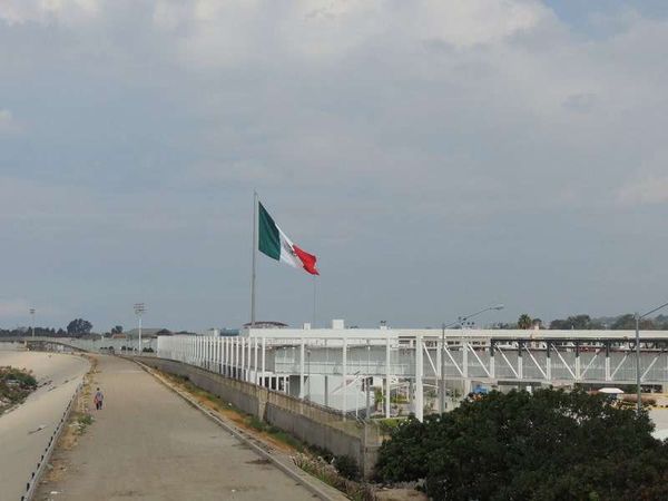 メキシコ・ティファナ「2014年 メキシコ・ティファナ」の写真：Tijuana Mexico
気づいたら...