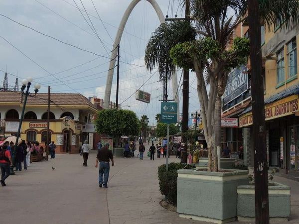 メキシコ・ティファナ「2014年 メキシコ・ティファナ」の写真：このあたりがアメリカ人や外国人が来る通り...