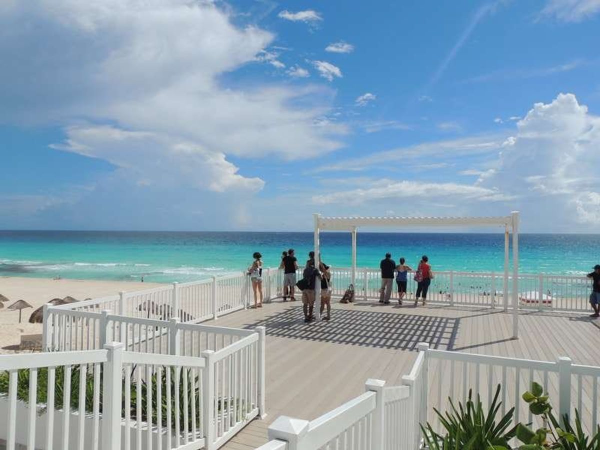 街からバスで1時間ほど。
天気も海の色も最高。
メキシコ湾？カリブ海？