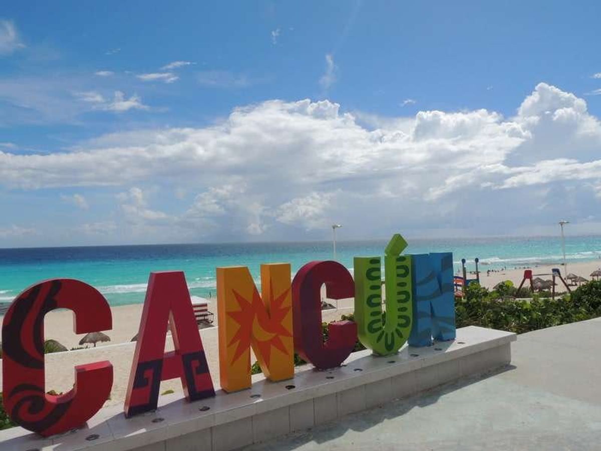 街からバスで1時間ほど。
天気も海の色も最高。
メキシコ湾？カリブ海？