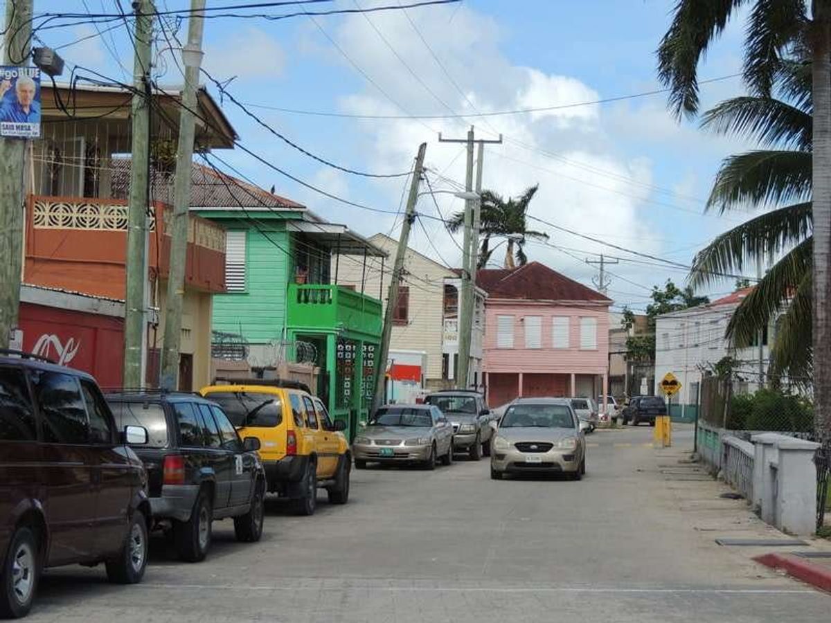 Belize Cityの　フェリー乗場前。
島がのんびりだった分、街の雰囲...