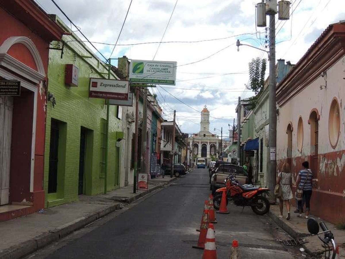 サンタ・アナの長距離バスターミナルが離れたところにあり、行き過ぎてしまった...