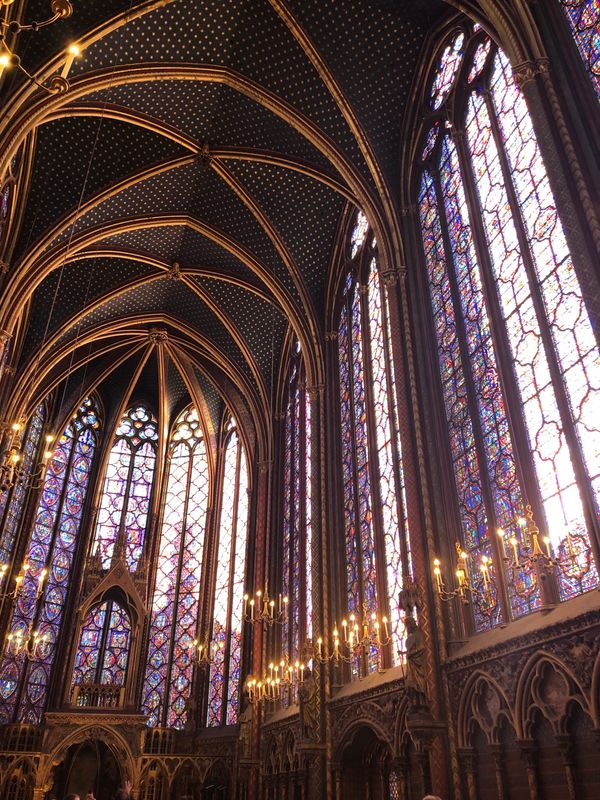 フランス・パリ「スト真っ最中フランスクリスマス旅」の写真：1枚目 セイントシャペル、圧巻のステンド...