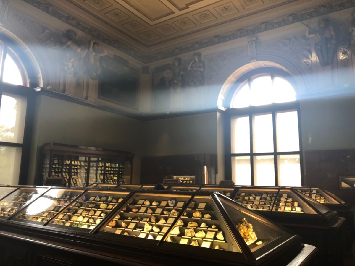 1枚目 穴場の王宮家具博物館。
１つ１つがお宝ですが、物が多すぎて雑に収納...