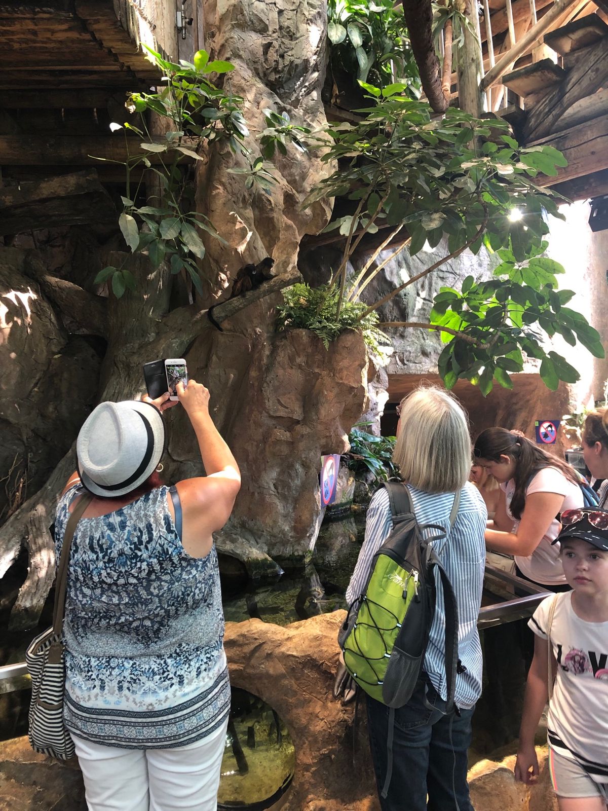 1枚目 穴場の王宮家具博物館。
１つ１つがお宝ですが、物が多すぎて雑に収納...