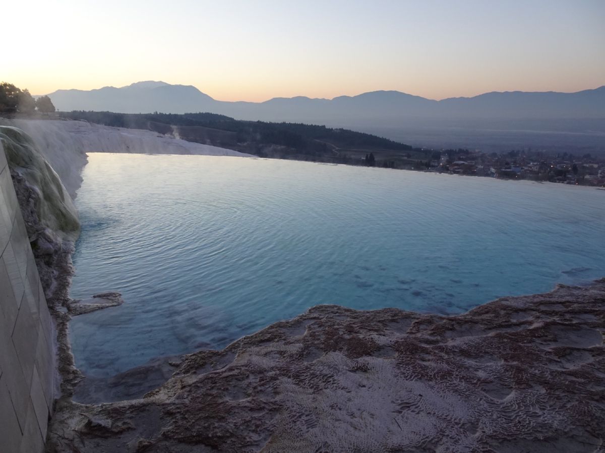 ラクダ岩
パムッカレ
メヴラーナ博物館
カイマクル地下都市