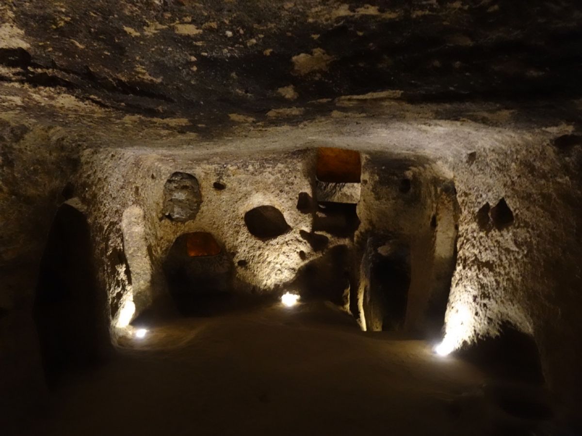 ラクダ岩
パムッカレ
メヴラーナ博物館
カイマクル地下都市