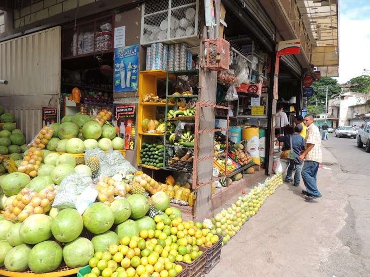 八百屋でリンゴを買う。
1個約60円