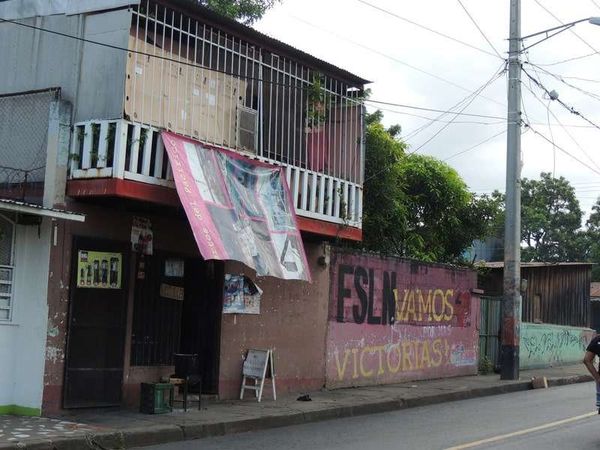 ニカラグア・グラナダ「2015年 ニカラグア 首都マナグアと古都レオン、グラナダ」の写真:現在の左翼政権政党で過去の反政府運動組織...