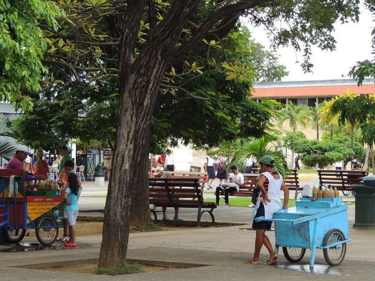 アメリカ傀儡の独裁政権下での圧政を描いたと思われる壁画。

