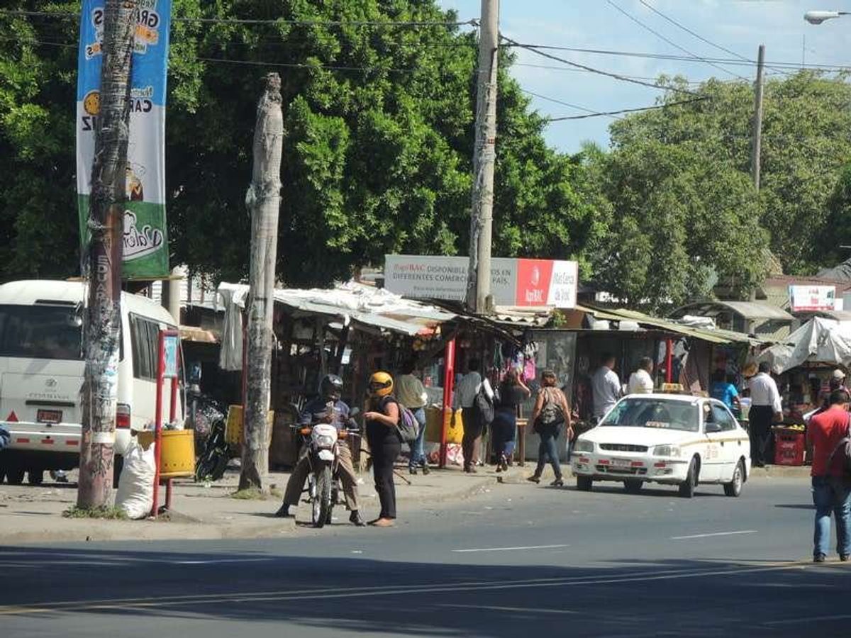 本日は古都グラナダへ。
今回はハイエースではなくトヨタコースター。マイクロ...