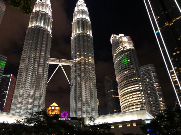 マレーシア・クアラルンプール「マレーシア🇲🇾KLカウントダウン」の写真：クアラルンプールのペトロナスツインタワー...