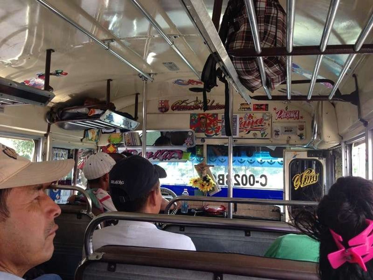 朝から古都アンティグアに行こうと思ったら、
直行の安全なバスは14：00し...