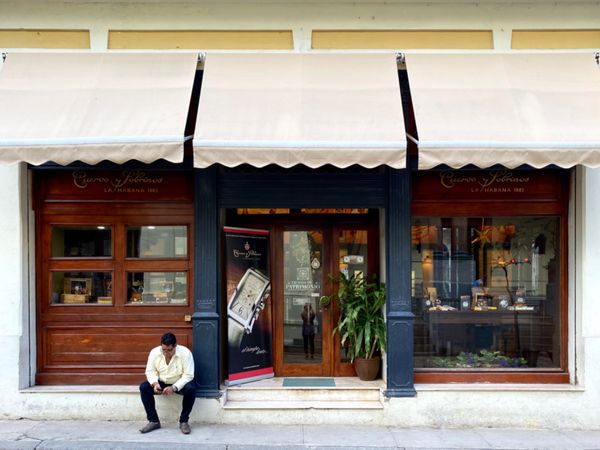 キューバ・ハバナ「1日弾丸ハバナ旅行」の写真：オールドハバナはお店少ないな〜って思った...