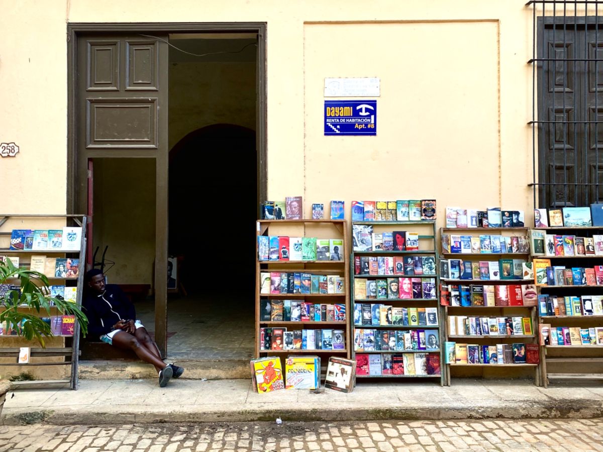 オールドハバナはお店少ないな〜って思ったけど
フェリー乗り場の付近にはお店...