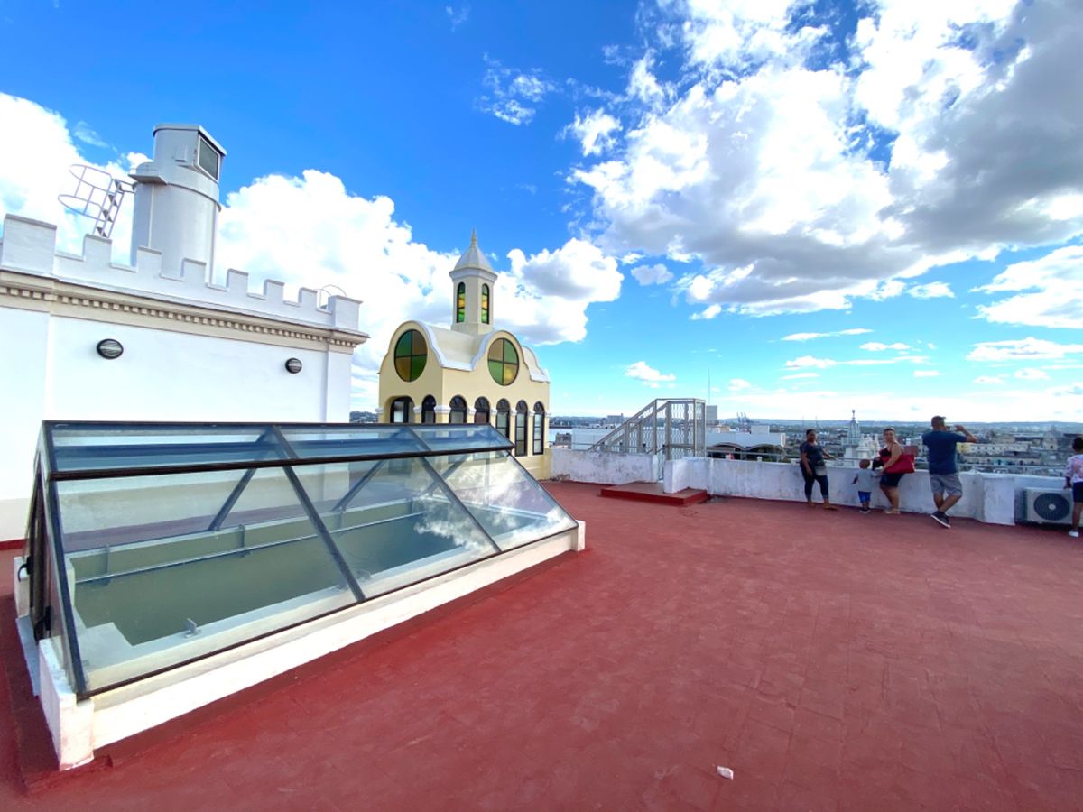 Cámara Oscura

説明は5〜10分くらい💁‍♀️
この白いのが...