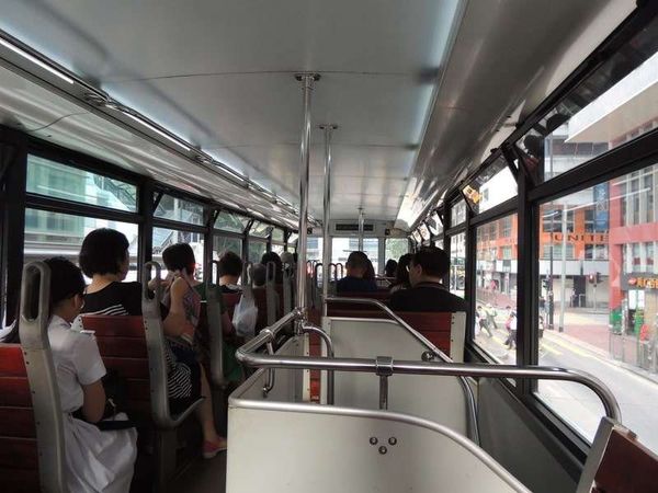 香港「2016年 香港4泊5日」の写真：トラム車内
のんびり景色を見ながら移動。

