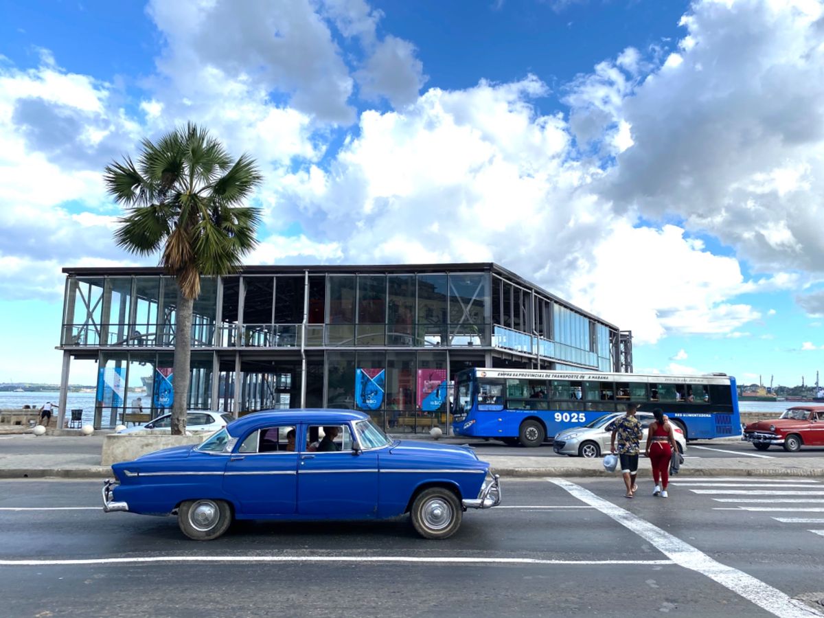 街を歩いていたら
フェリー乗り場っぽい建物が⛴

乗り方とかどこに向かう船...