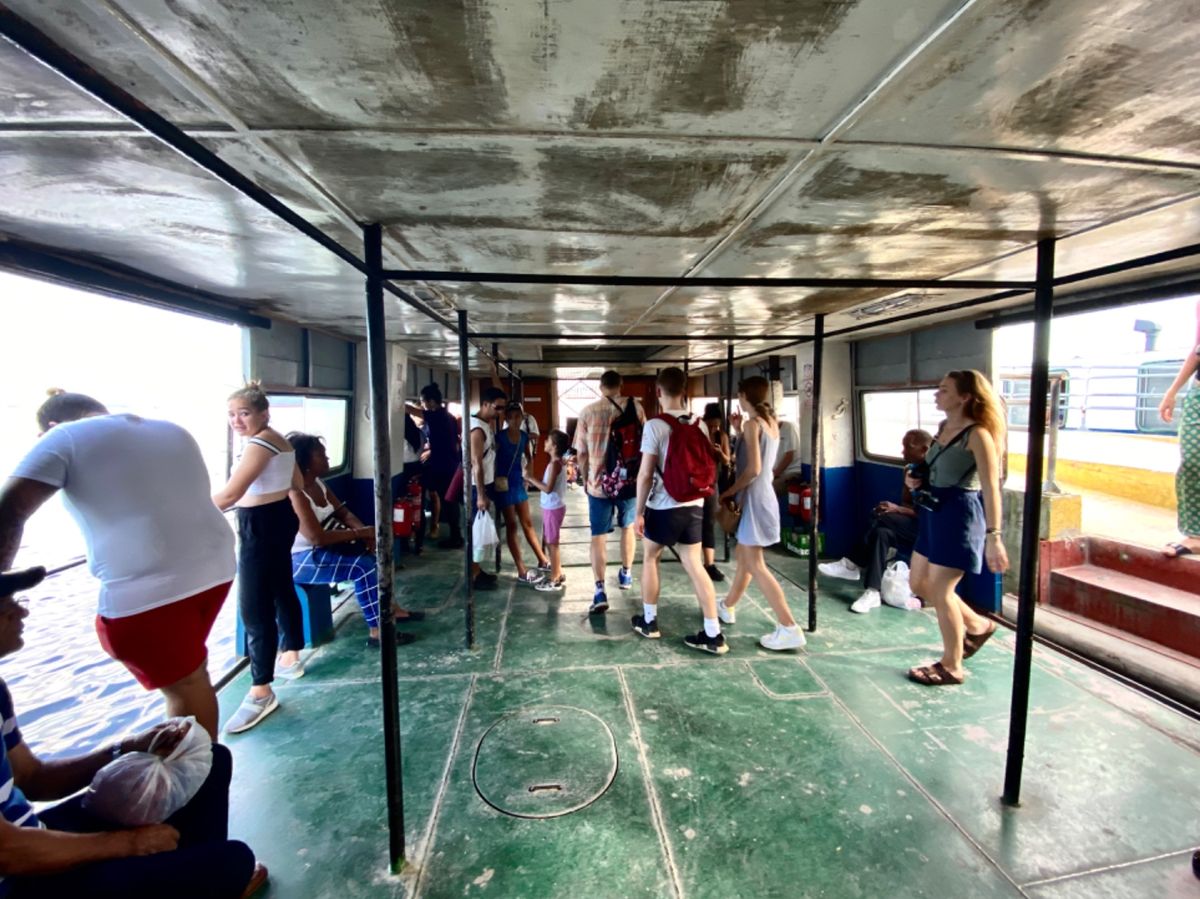 街を歩いていたら
フェリー乗り場っぽい建物が⛴

乗り方とかどこに向かう船...