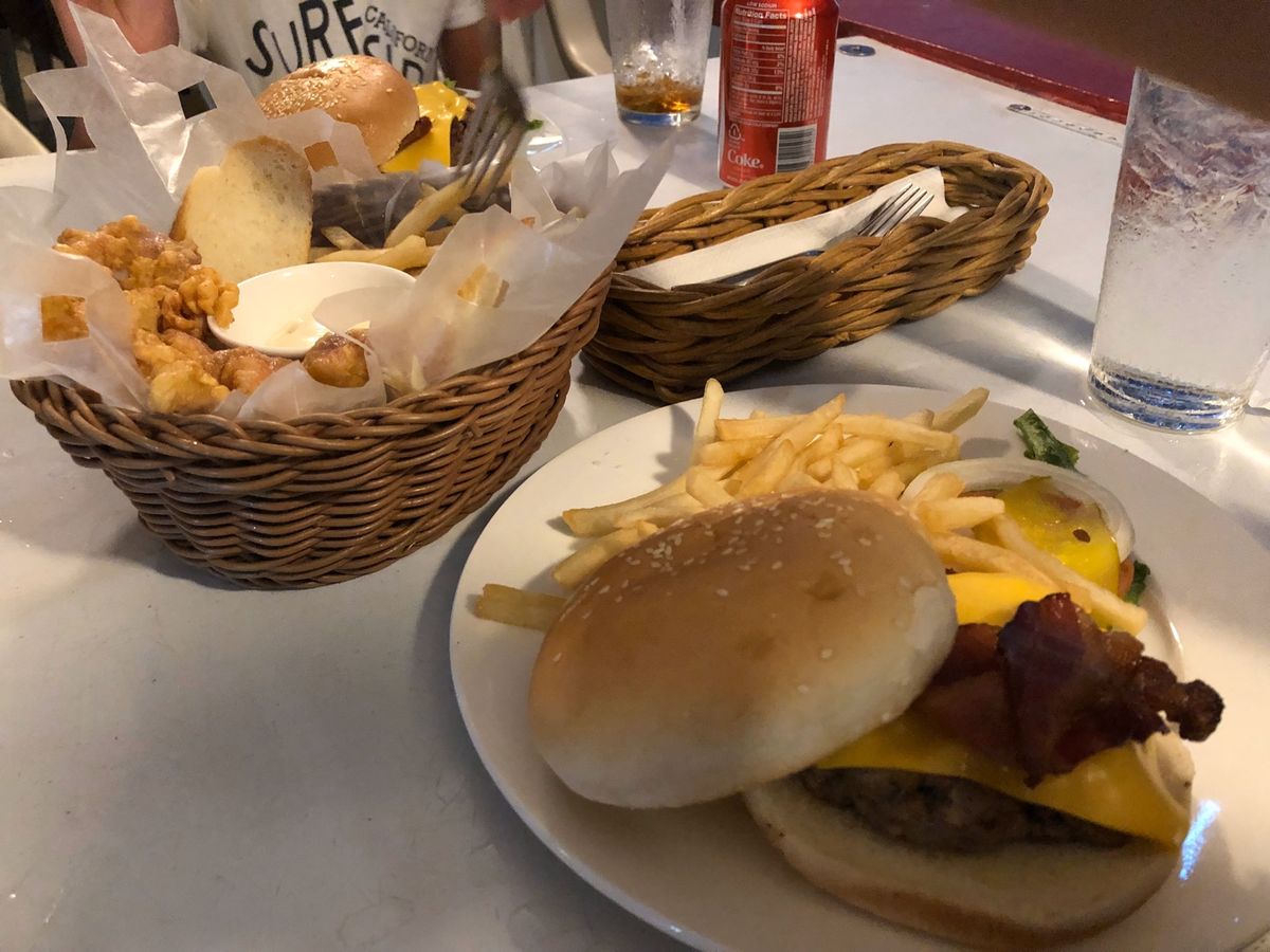 1枚目、mango sixのマンゴースムージーとストロベリースムージー。レ...