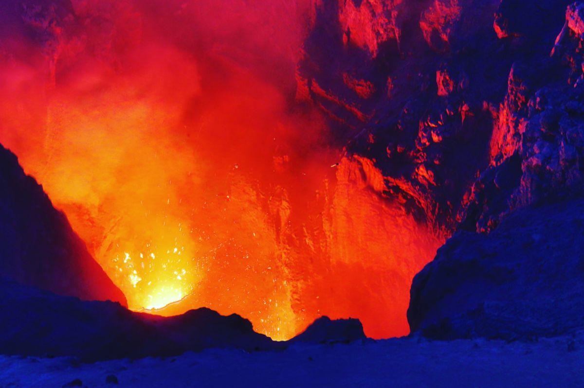 見たかったヤスール火山。マグマの波打つシャーン！シャーン！と言う地獄のよう...