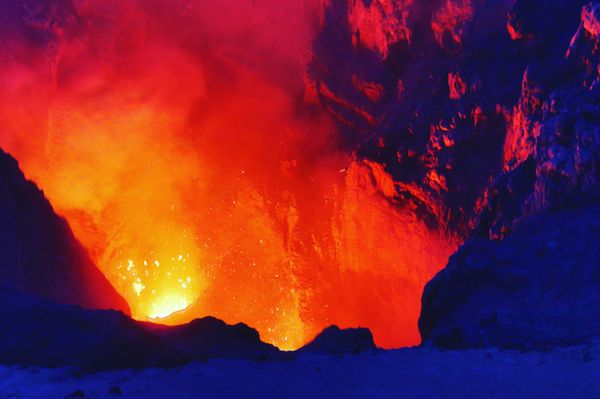 バヌアツ・ブルーホール「バヌアツ旅行」の写真：見たかったヤスール火山。マグマの波打つシ...