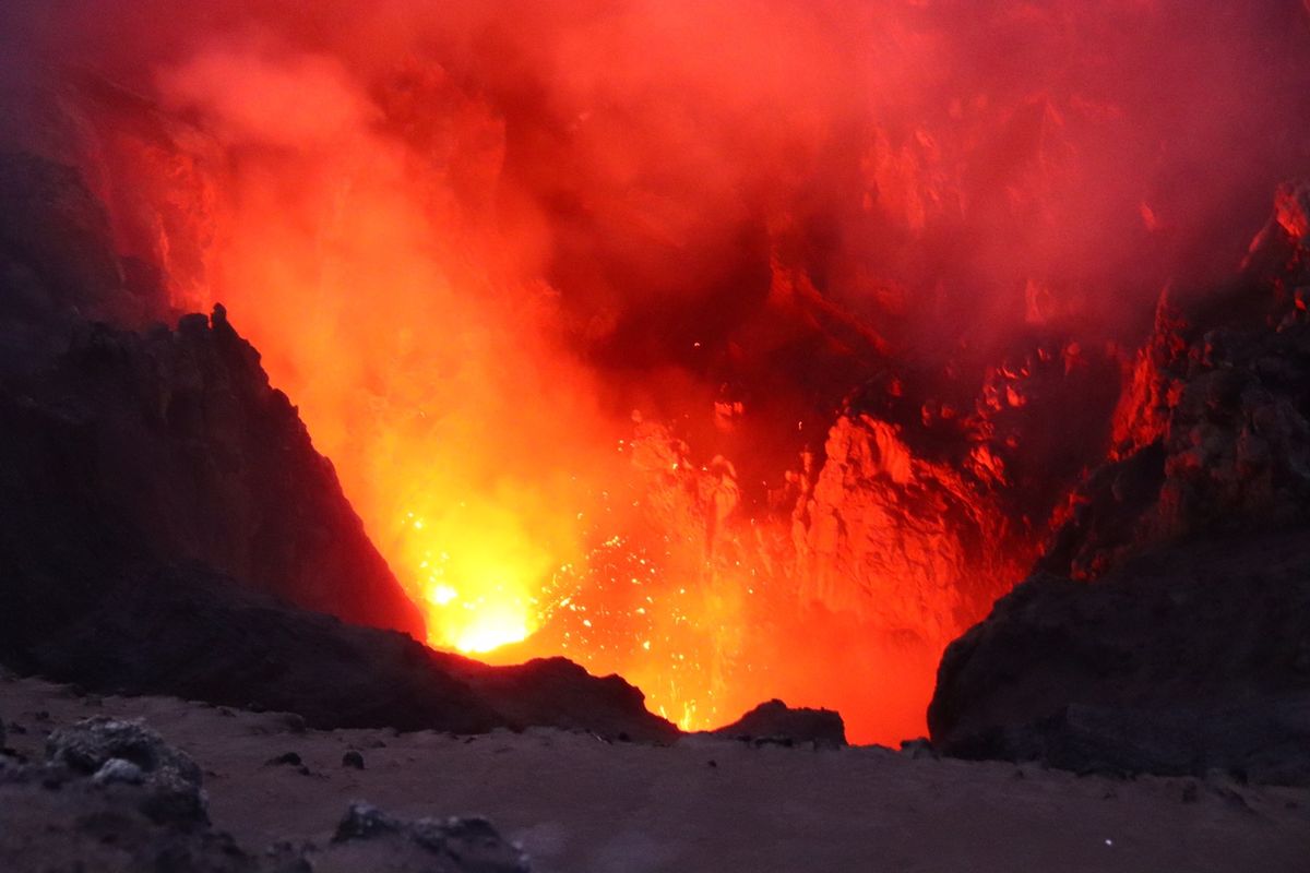 見たかったヤスール火山。マグマの波打つシャーン！シャーン！と言う地獄のよう...