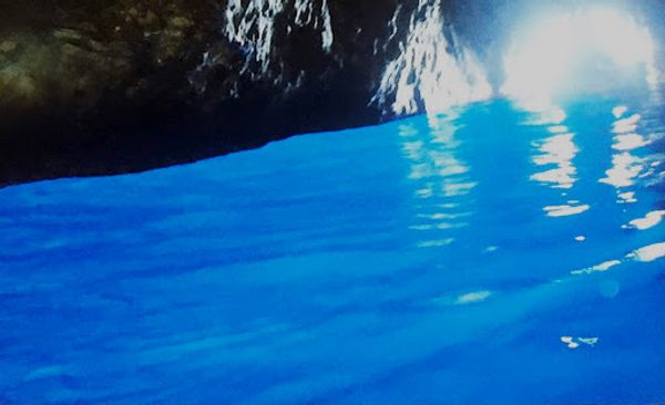 イタリア・アルベロベッロ•ナポリ•カプリ島•アマルフィ海岸「南イタリア周遊の旅」の写真：カプリ島青の洞窟
冬でも運良く入れました。