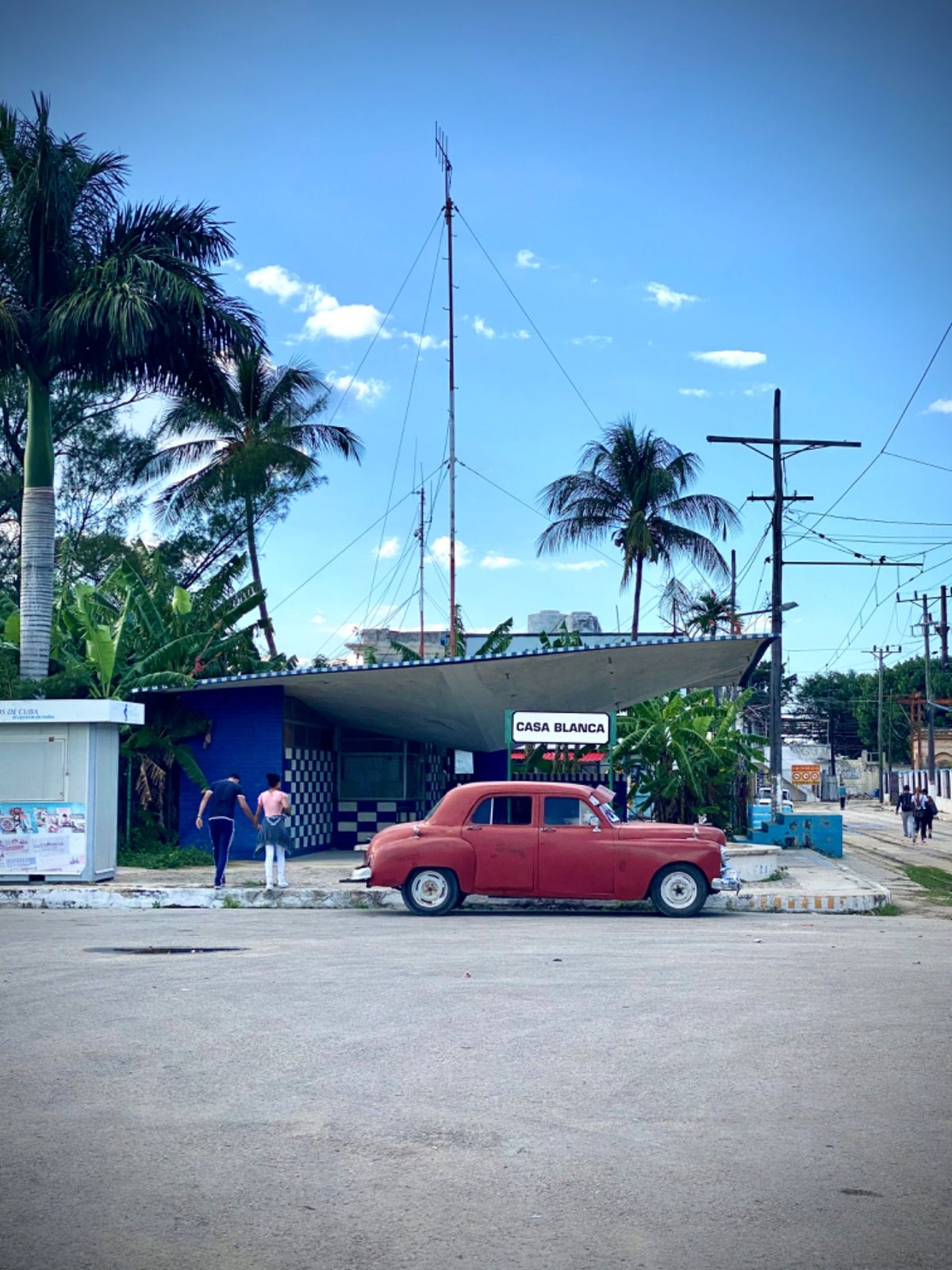 カサブランカ⛴の港について要塞に向かおうとするや否や地元のおっちゃんに捕ま...