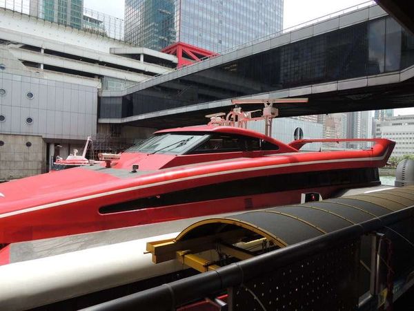 マカオ「2016年 香港よりマカオ日帰り」の写真：香港のマカオ行フェリーターミナル。
ディ...