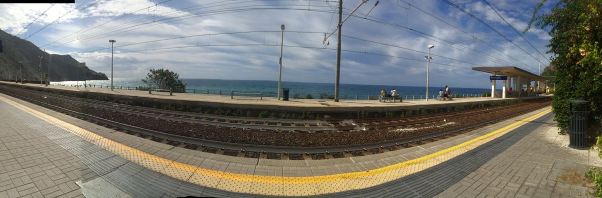 翌朝、チンクエテッレの遊歩道を歩こうとしたら、なんと、通行止めになっていた...